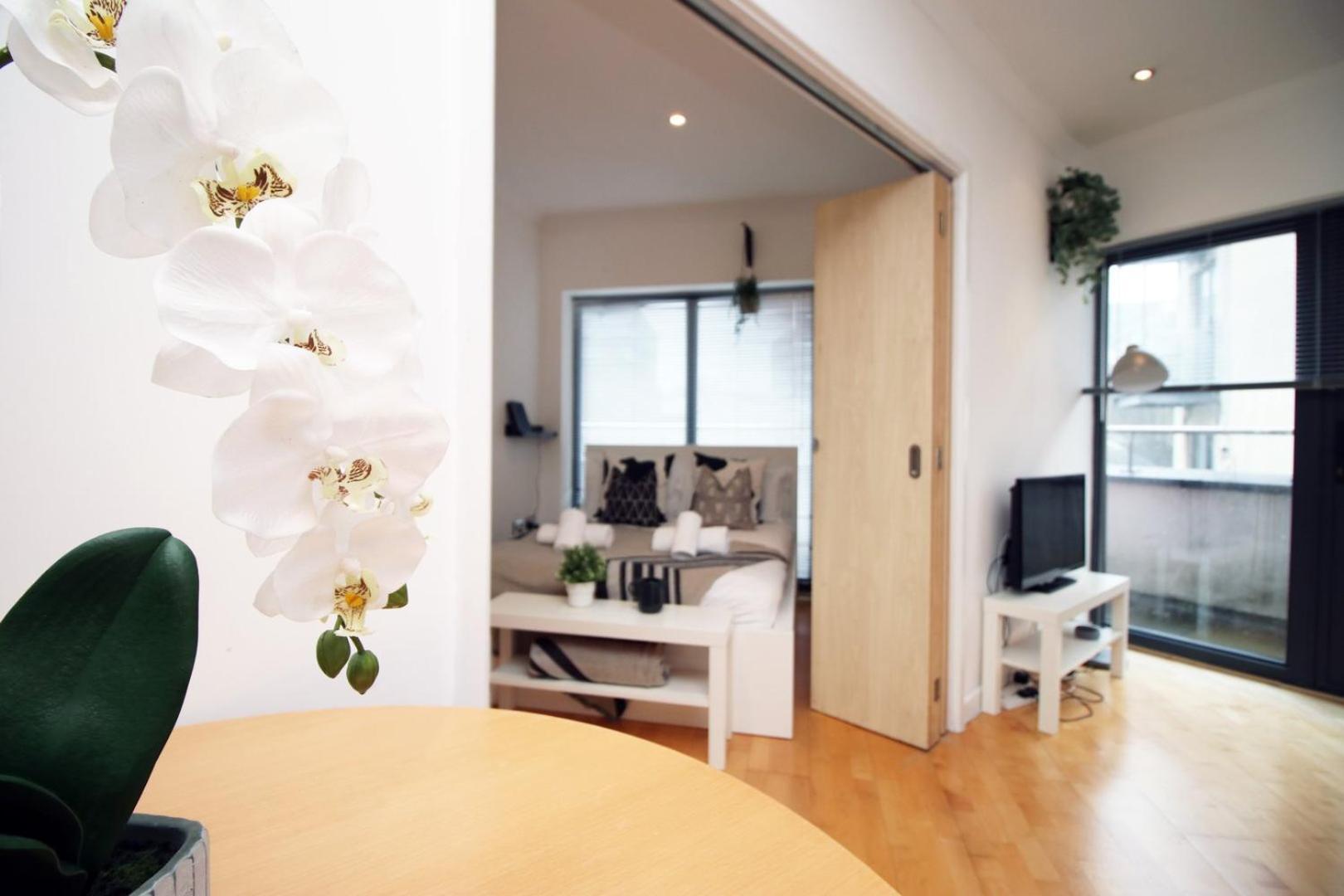 Centrally Located Spacious 2Br | Cohost Partners Cardiff Esterno foto