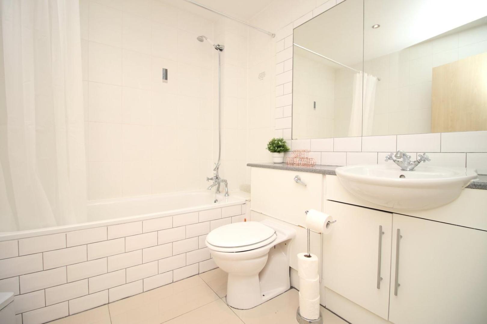 Centrally Located Spacious 2Br | Cohost Partners Cardiff Esterno foto