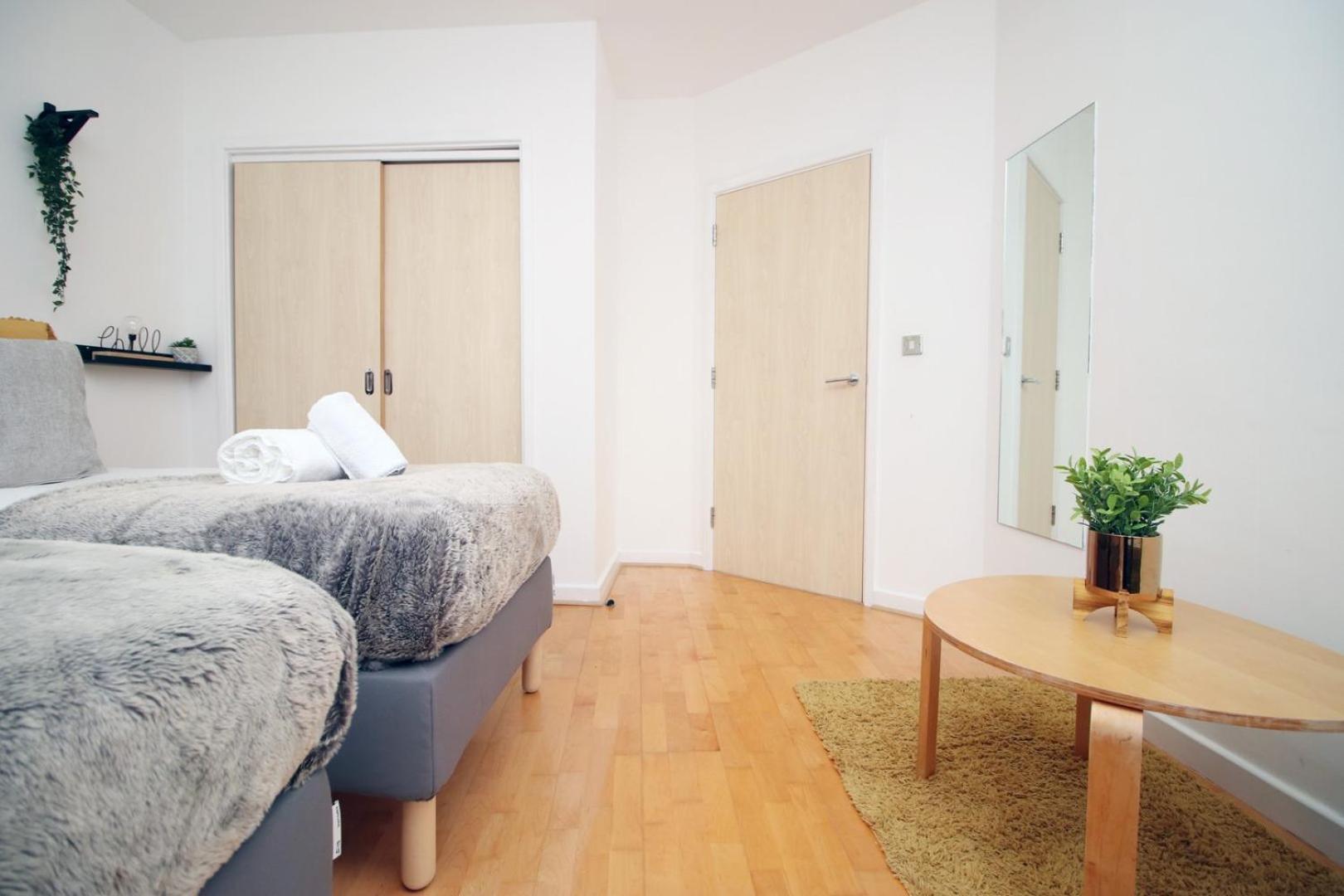 Centrally Located Spacious 2Br | Cohost Partners Cardiff Esterno foto